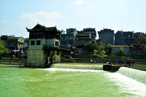 湖南湘西吉首在哪里,湘西吉首在哪个省,属于哪